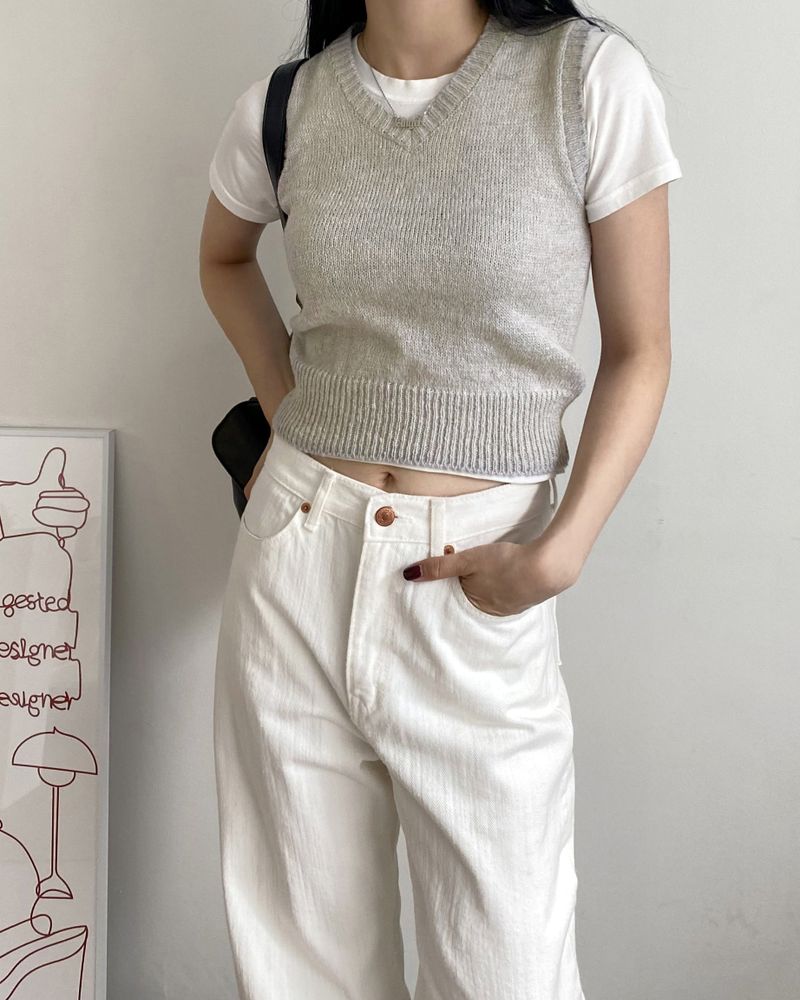 [MADE] Tami V-Neck Crop Knit Vest
