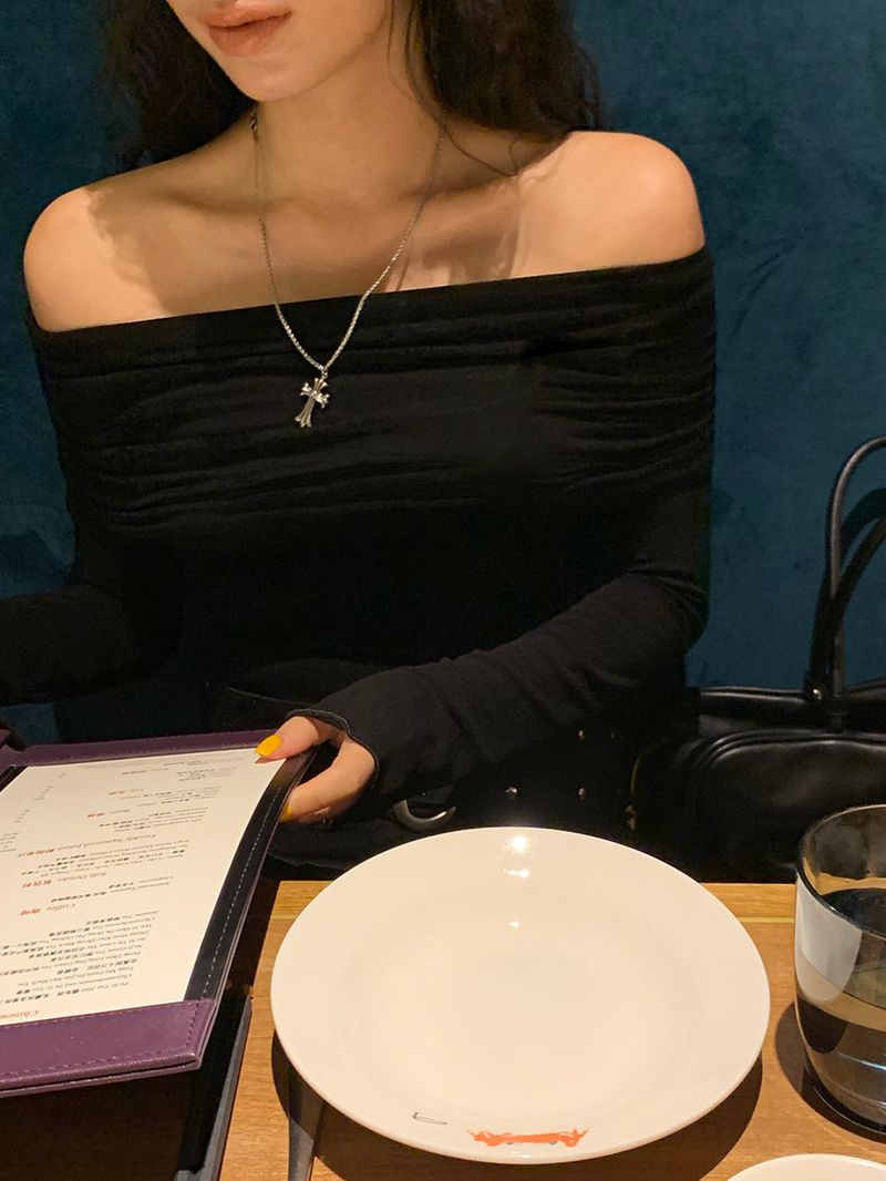 [MADE] Tinker off-shoulder shirring T-shirt