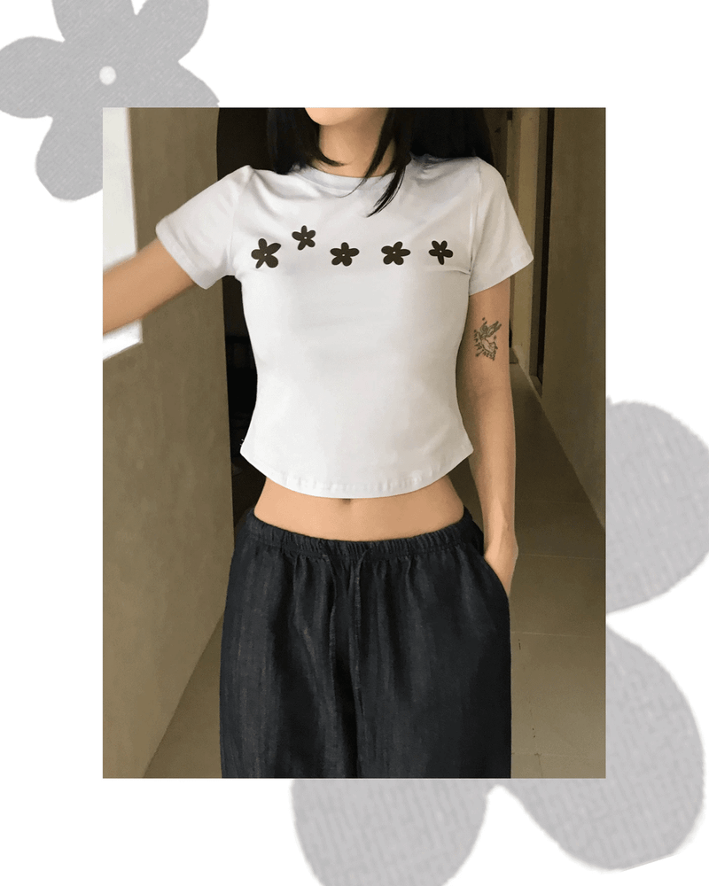 GUSTA（グスタ）の「Daisy Pop Flower Print  Stetch T-Shirt（Tops）」