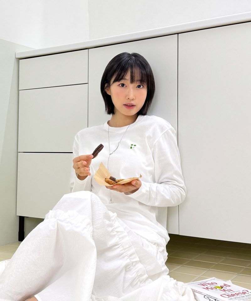 TEESSERT（ティザート）の「サークル トゥ クローバー ベーシックロゴ ロングスリーブTシャツ_[ホワイト]（トップス）」