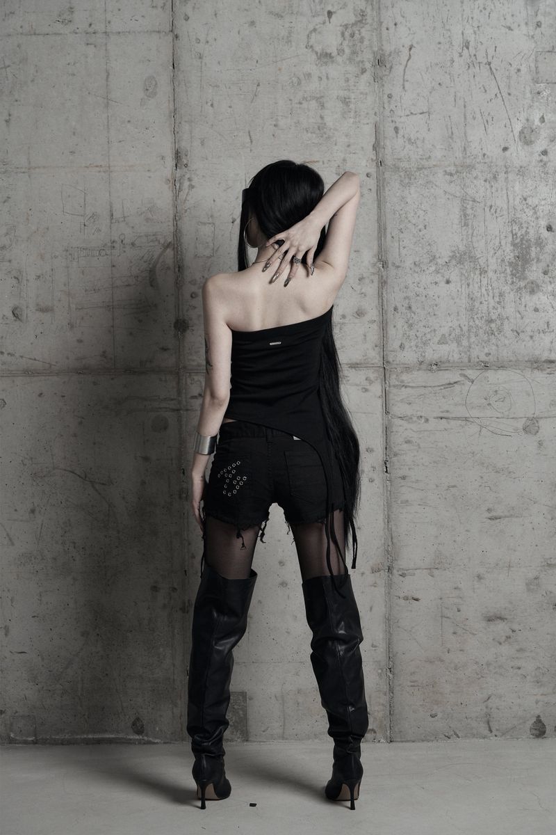 [label] studded asymmetric strap tank top BLACK
