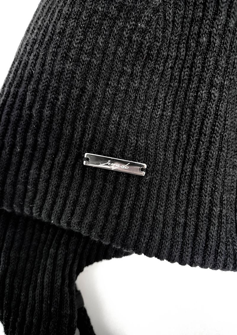 EARFLAP DRAG BEANIE . BLACK