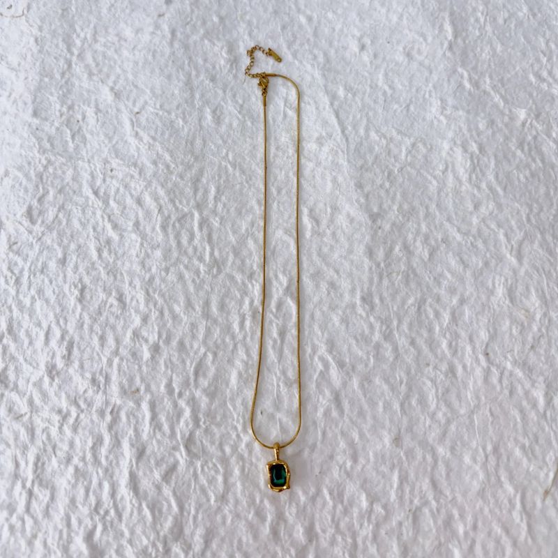 Emerald Frame Necklace