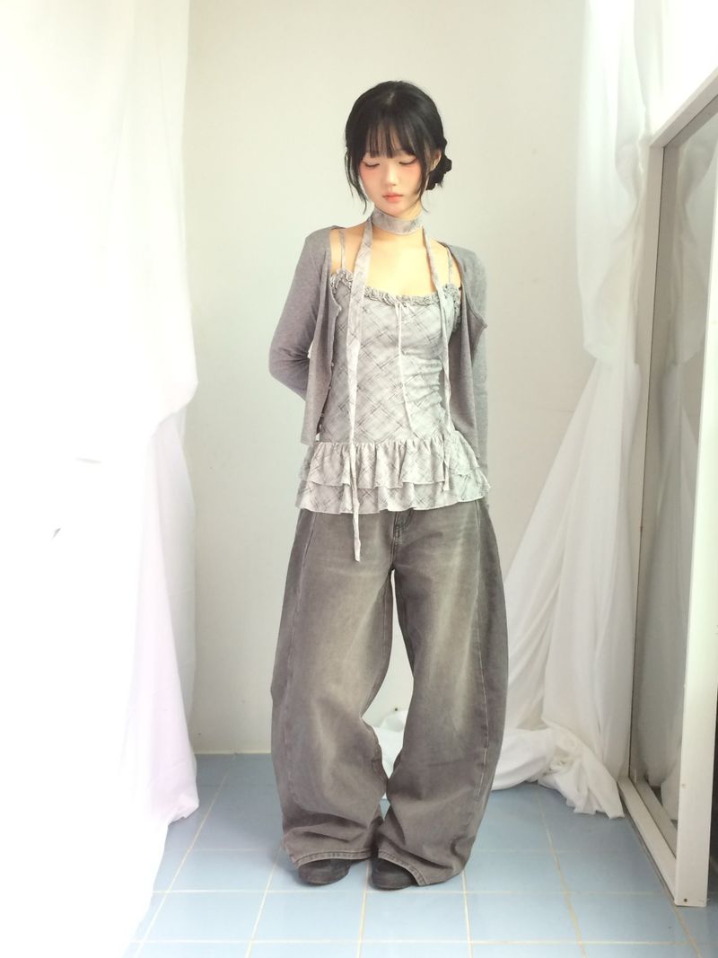 Curved incision balloon pants