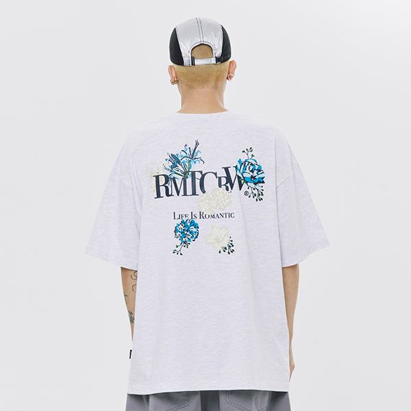 ROMANTIC CROWN(ロマンティッククラウン)の「BACK POINT BLUE FLOWER TEE SHIRT(Tops)」