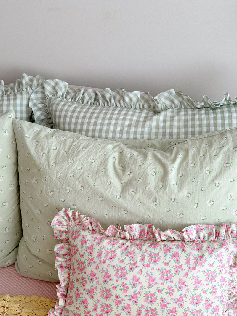 Flo ribbon string pillow cover floral pattern hotel style