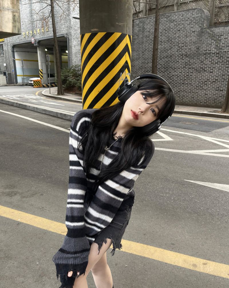 stripe grunge crop knit