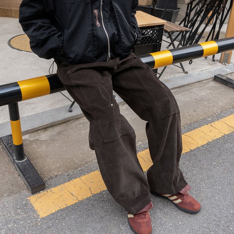 Corduroy carpenter pants / Dark brown