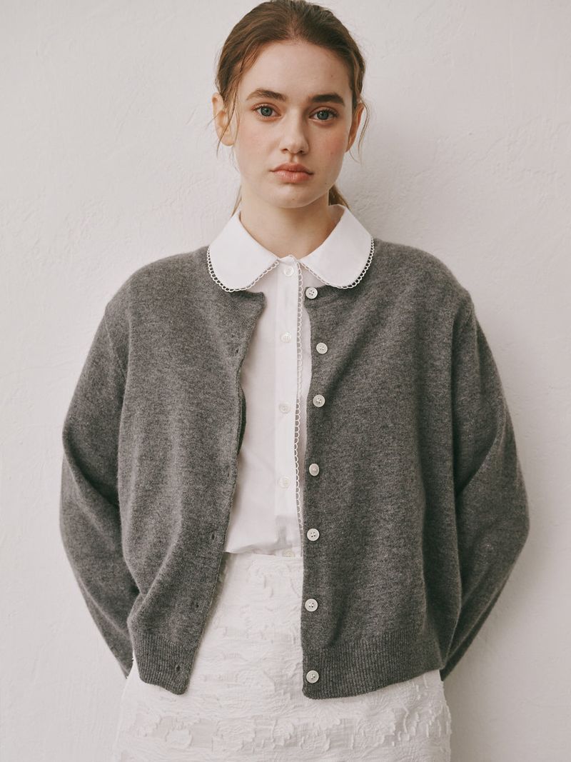 PLAT DU JOUR(プラドゥジュール)の「Camel round cardigan (Dark grey)(Tops)」