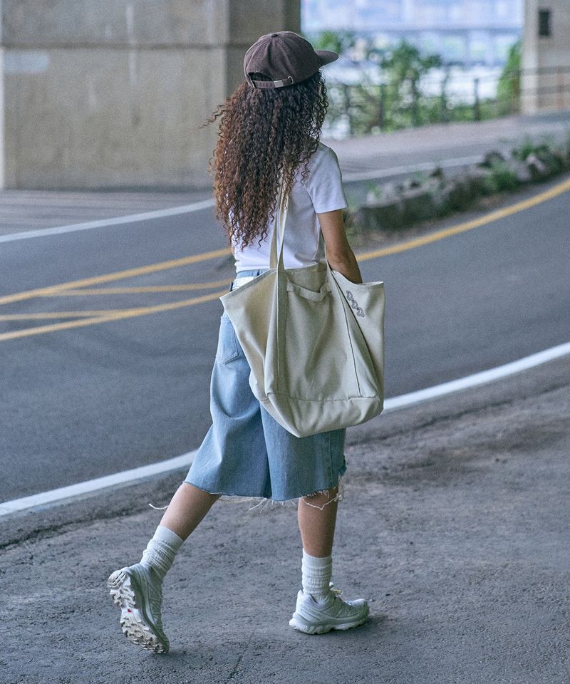 CHOROKstudio（チョロッスタジオ）の「ビッグ キャンバス バッグ (Ivory)（バッグ）」