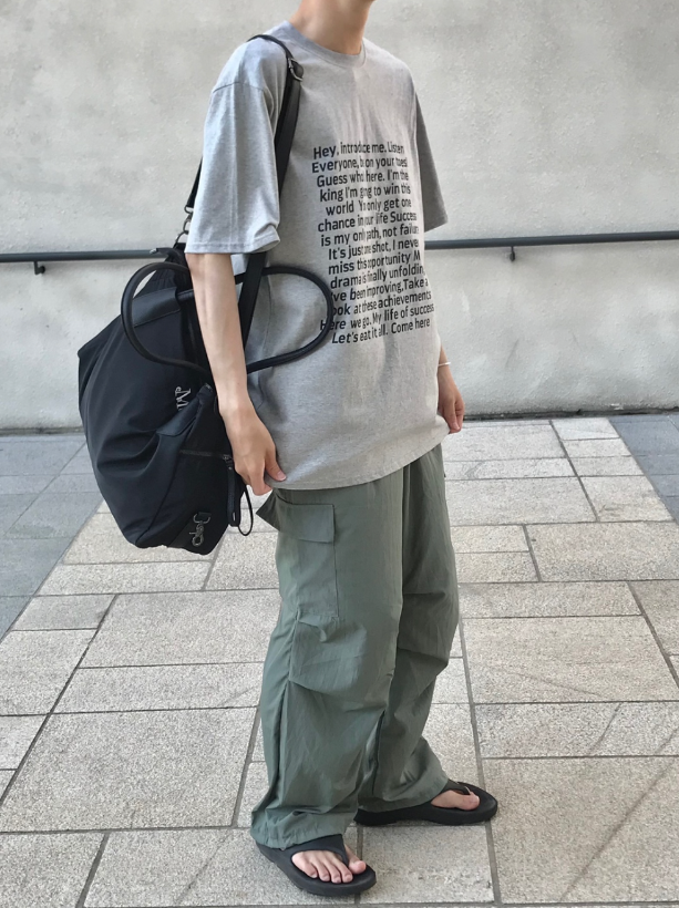 Square frame lettering shorts sleeve T