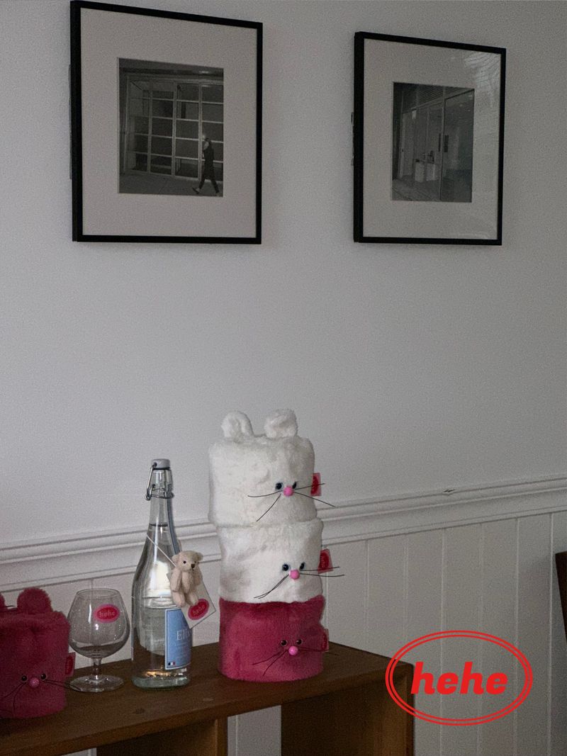 Pink pepe Tissue Case