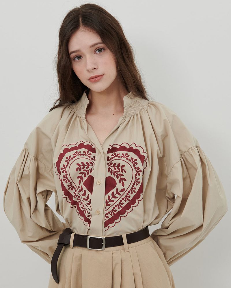 HEART PRINT VOLUME SHIRT [BEIGE]