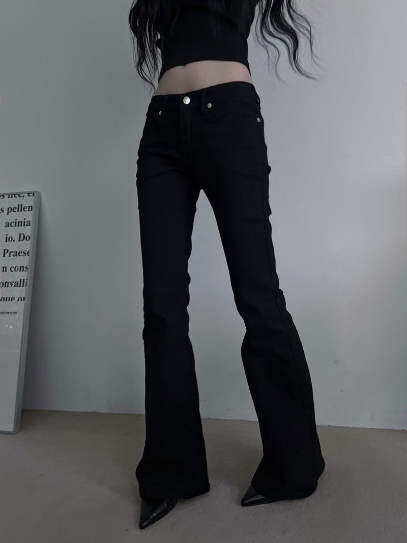 URBAN UNIQUE（アーバンユニーク）の「ローライズブラックブーツカットデニム（パンツ）」