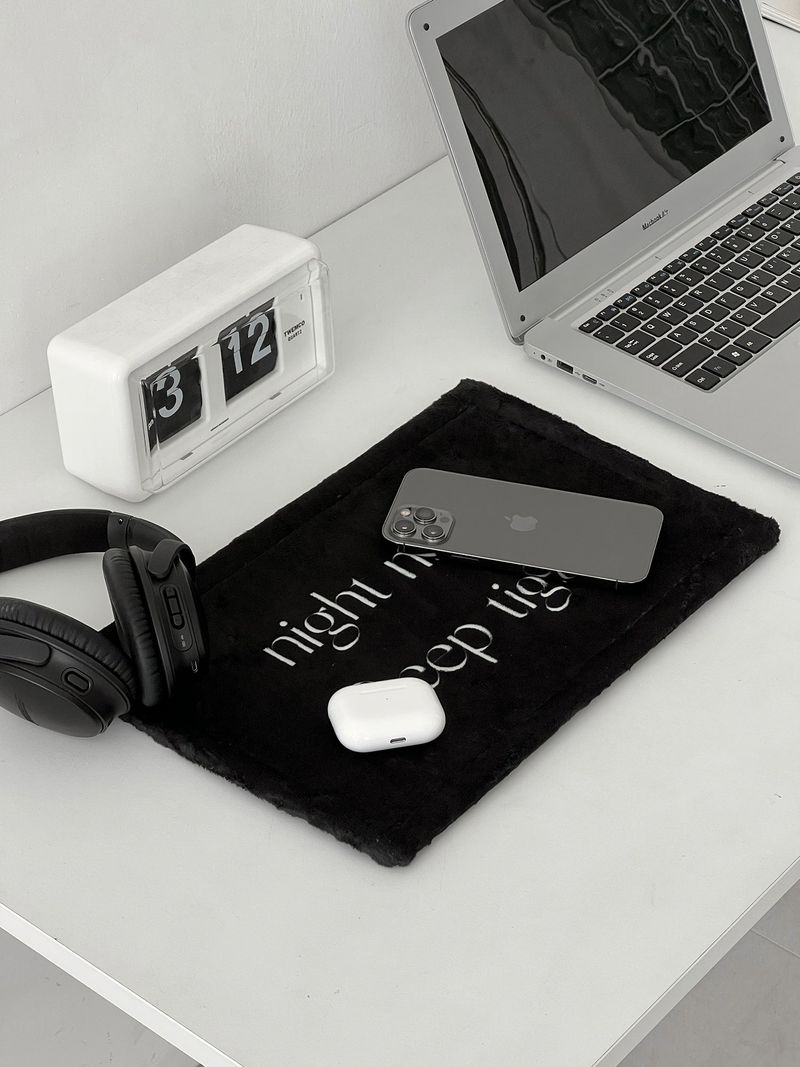 night night desk rug - black