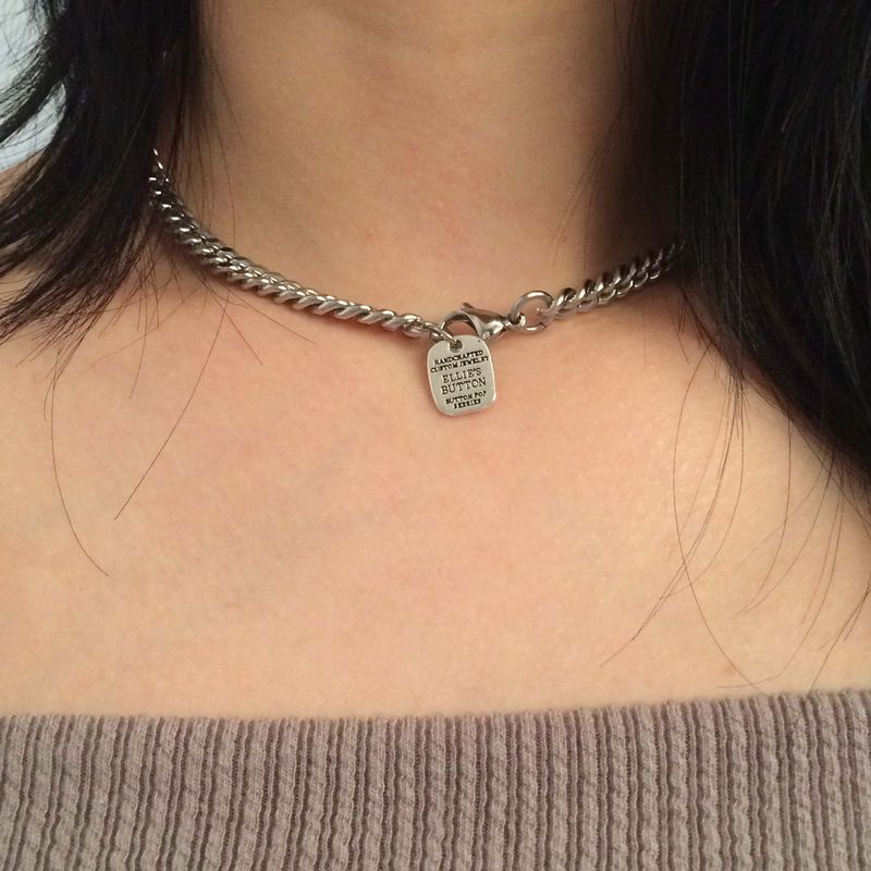 button chain choker