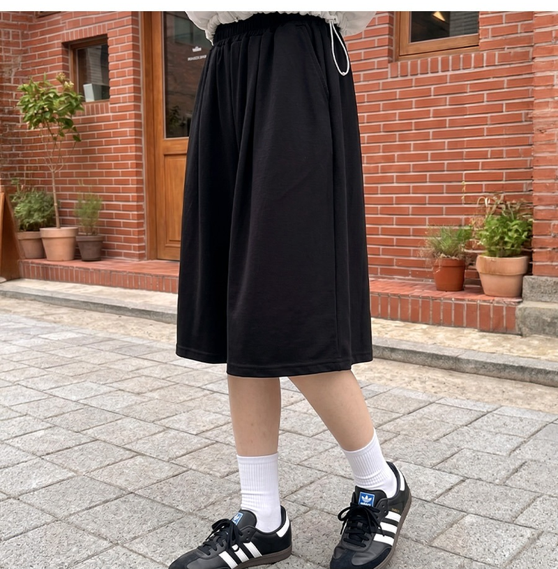 Balloon Curved Side Tuck Bermuda Pants Black