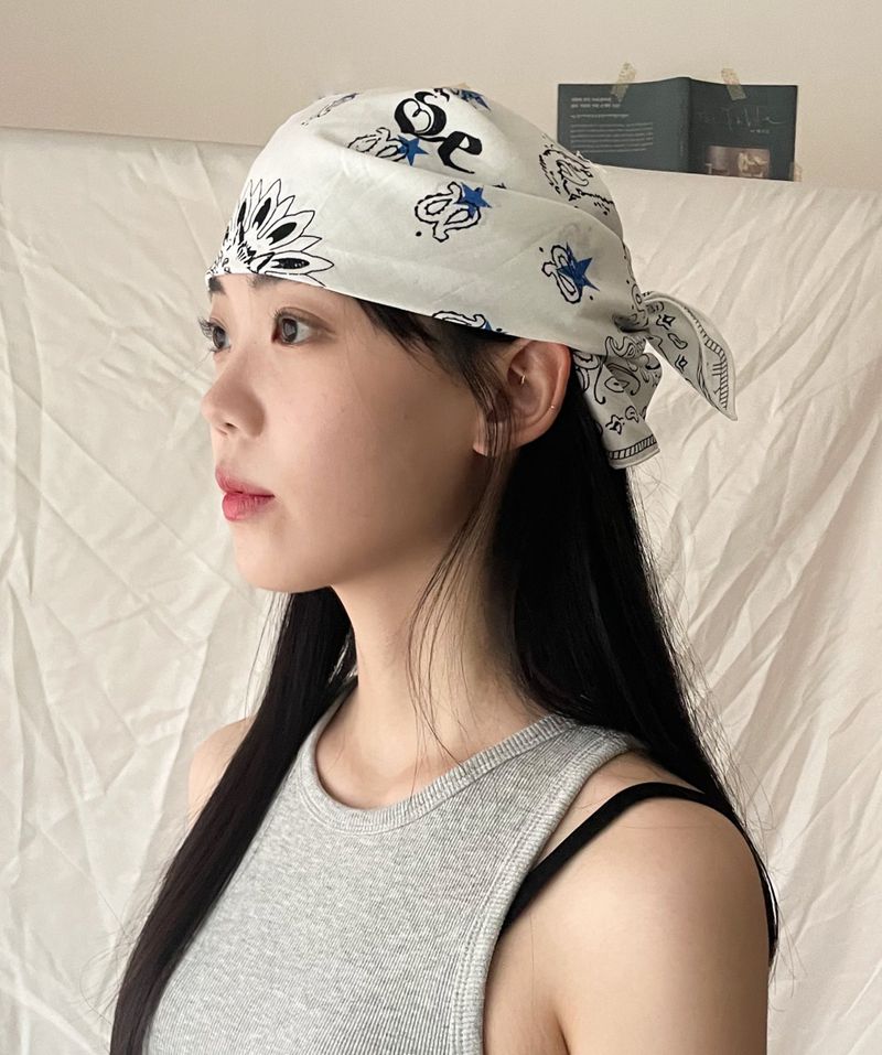 Paisley cat bandana scarf_ white