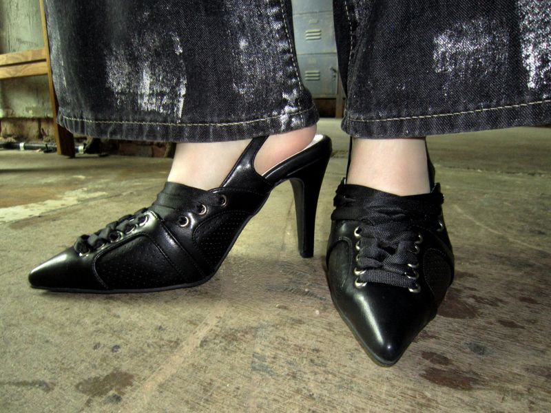 Sneakers point heels