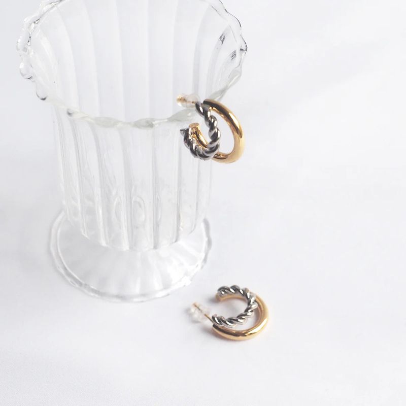 éclater（エクラテ）の「Mixed-Tone Double Hoop Earrings（Accessories）」