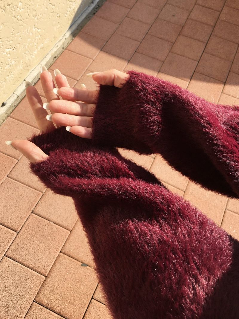 [Year-End Look Recommendation] Point Fingerhole Angora Fur Knit (4c)