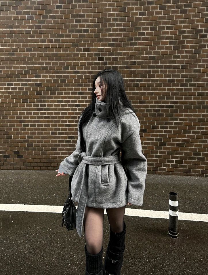 High-neck short strap coat