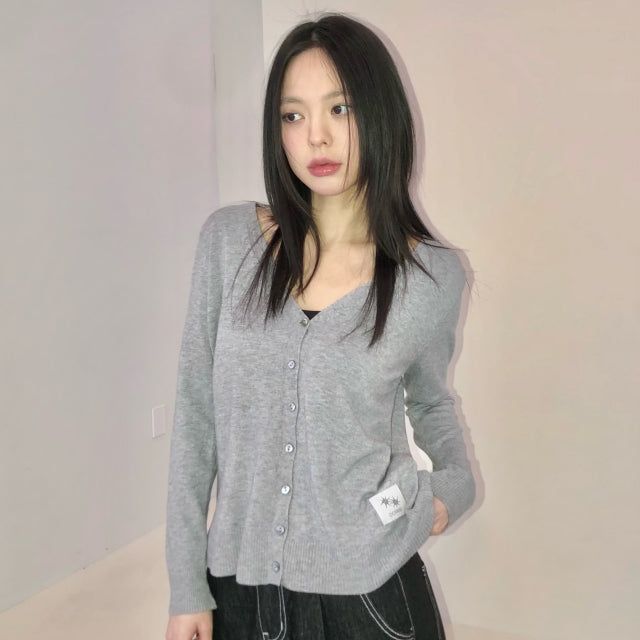 COIRIS（コイリス）の「ROEN Vネックカーディガン(2COLOR)（トップス）」