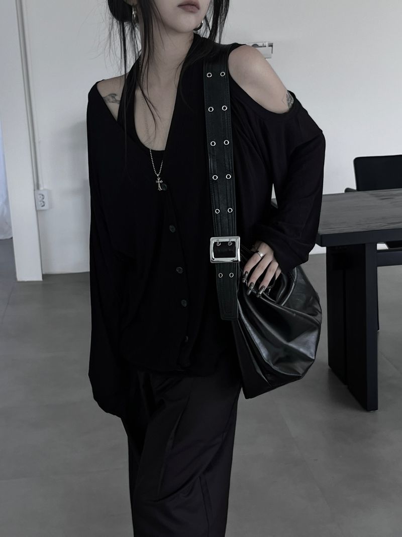 two-eyelet square shoulder bag