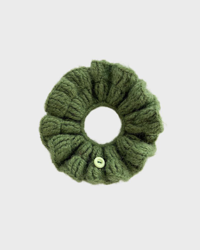 it doesn't matter.（イットダズントマッター）の「Crochet button scrunchie (Green)（Hair Accessories）」