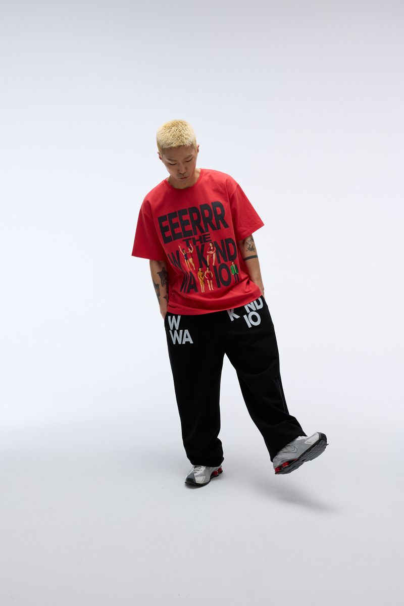 Weekend warrior people artwork T-shirt (Red)
