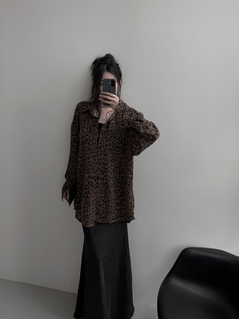 URBAN UNIQUE(アーバンユニーク)の「ルーズフィット レオパード グランジ シャツ (2color1)(トップス)」