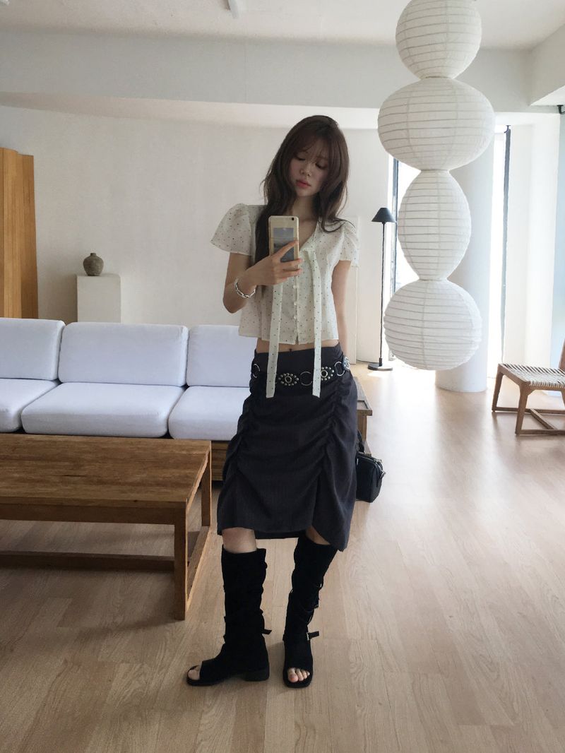 Dot tie puff blouse