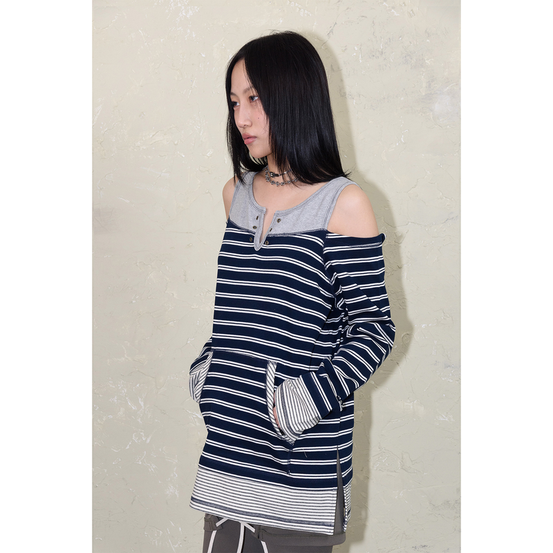 OVERLOCKED OFF-SHOULDER T-SHIRT: ST.NAVY