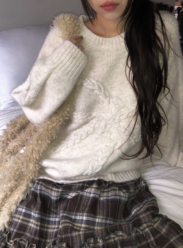 Megan Ribbon Overfit Round Knit