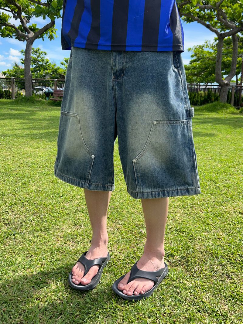 ESOO（イス）の「Tigro Denim Shorts – M, L (2 Colors)（Pants）」