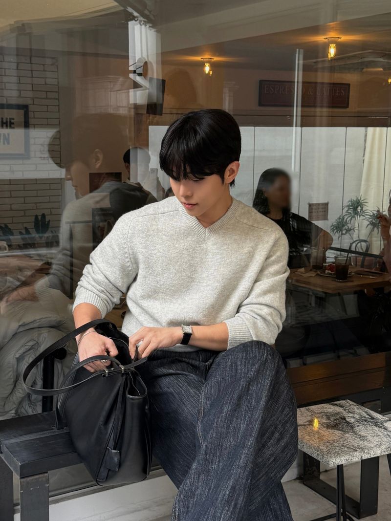 Settle line v-neck knitwear