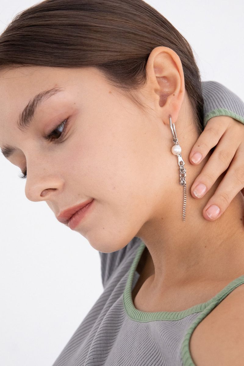 Mix motifs hoop ring unbalanced earring
