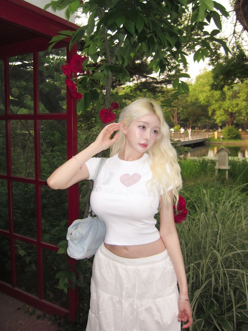 Roseanne（ロザンヌ）の「I♥︎ROSEANNE TWINKLE TEE (WHITE)（Tops）」