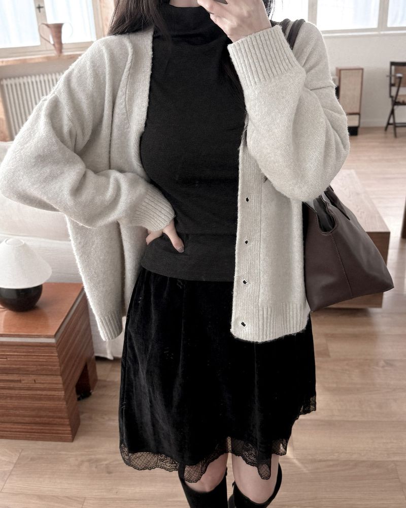 Revender unbalanced lace skirt