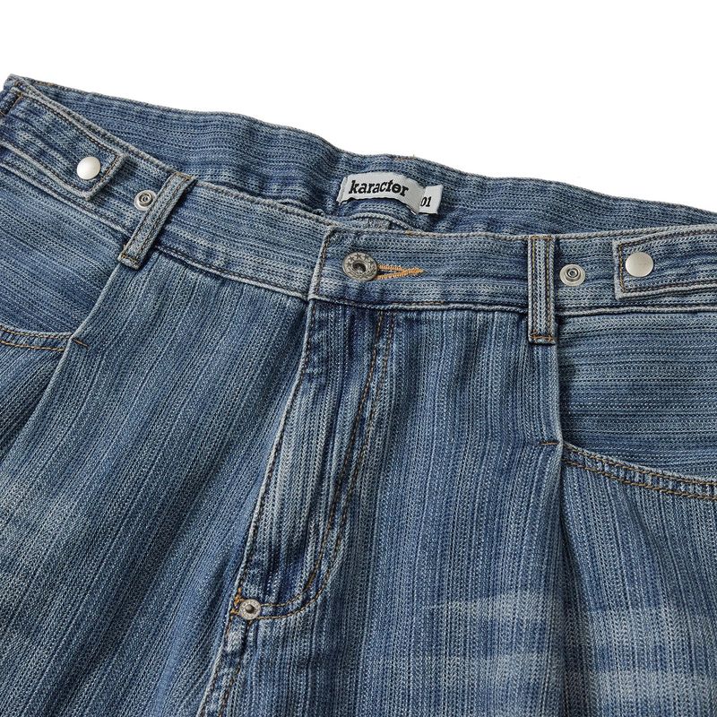 One tuck wide tapered denim pants / Light blue