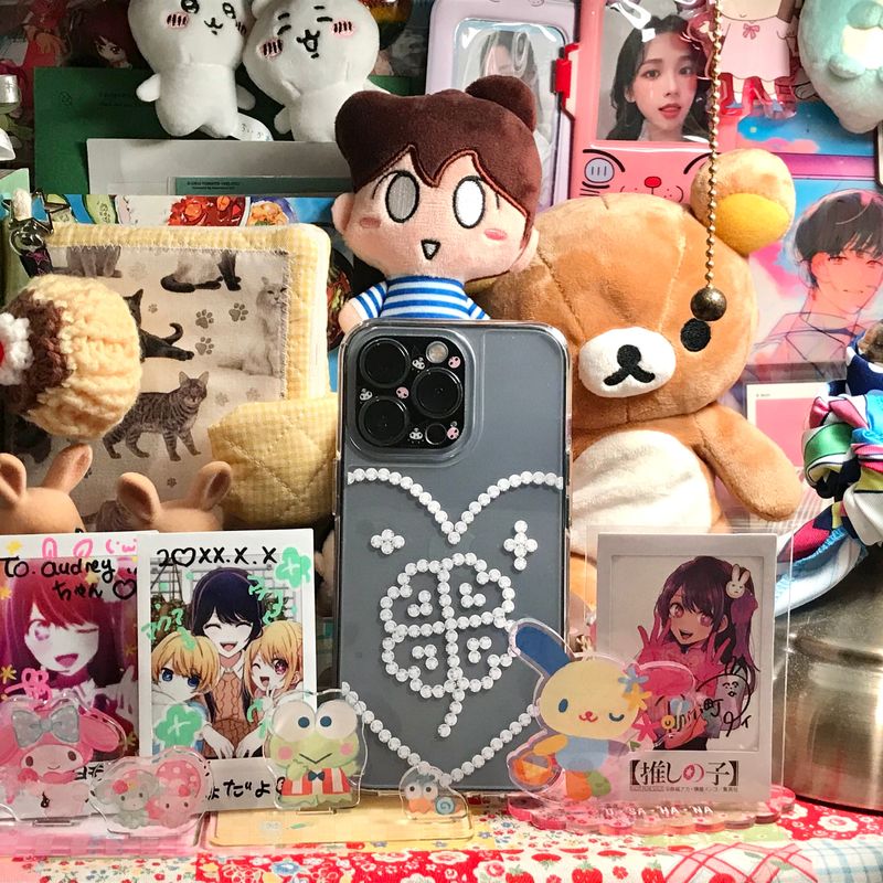 STAYBUBBLY（ステイバブリー）の「[MADE] ラインストーンクローバーケース（スマホグッズ/小物）」