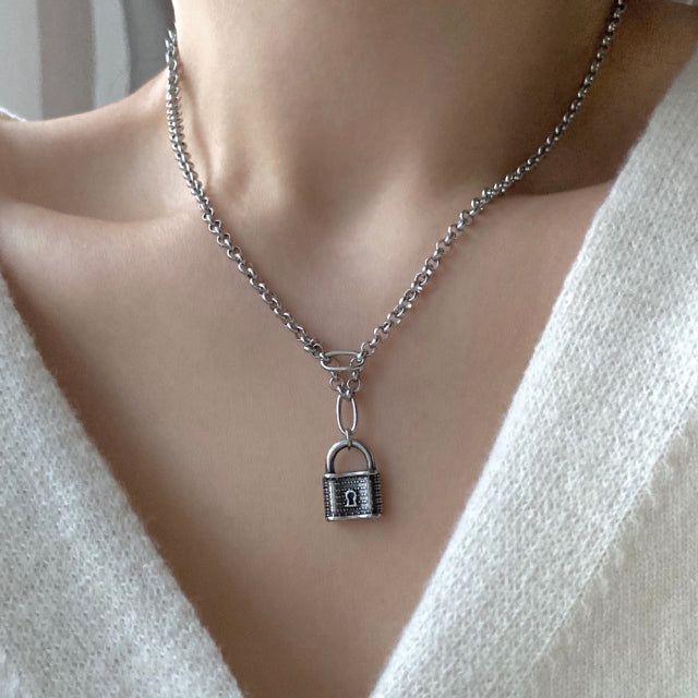 mal Lock Bold Chain Necklace