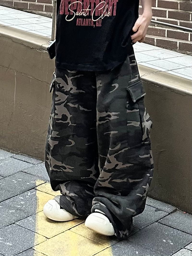 camo cargo sweatpants