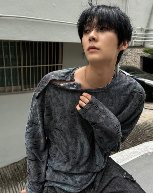 Generic 4 button T-shirt