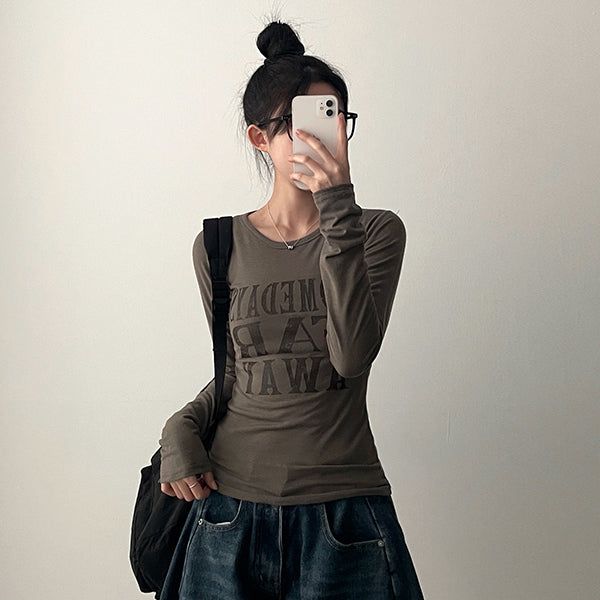 hijjoo（ハイチュー）の「Ron's spandex スリムフィット レタリングロングスリーブTシャツ（トップス）」
