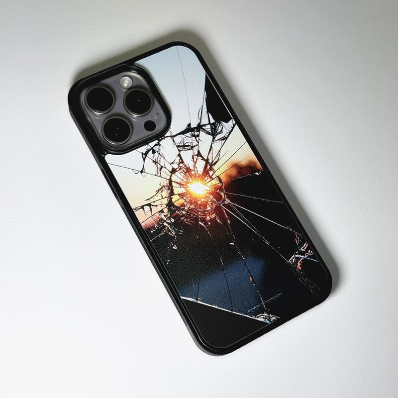 MEMORIESBOUNDARY(メモリーズバウンダリー)の「Crack of Dawn Bumper Mirror Phone Case (Mirror)(Smartphone Accessories)」