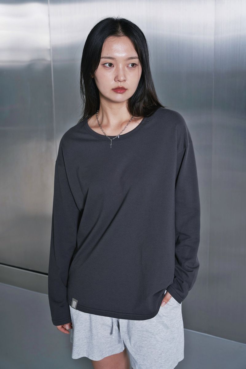 ESSENTIAL PLEAT U-NECK TEE (Charcoal)