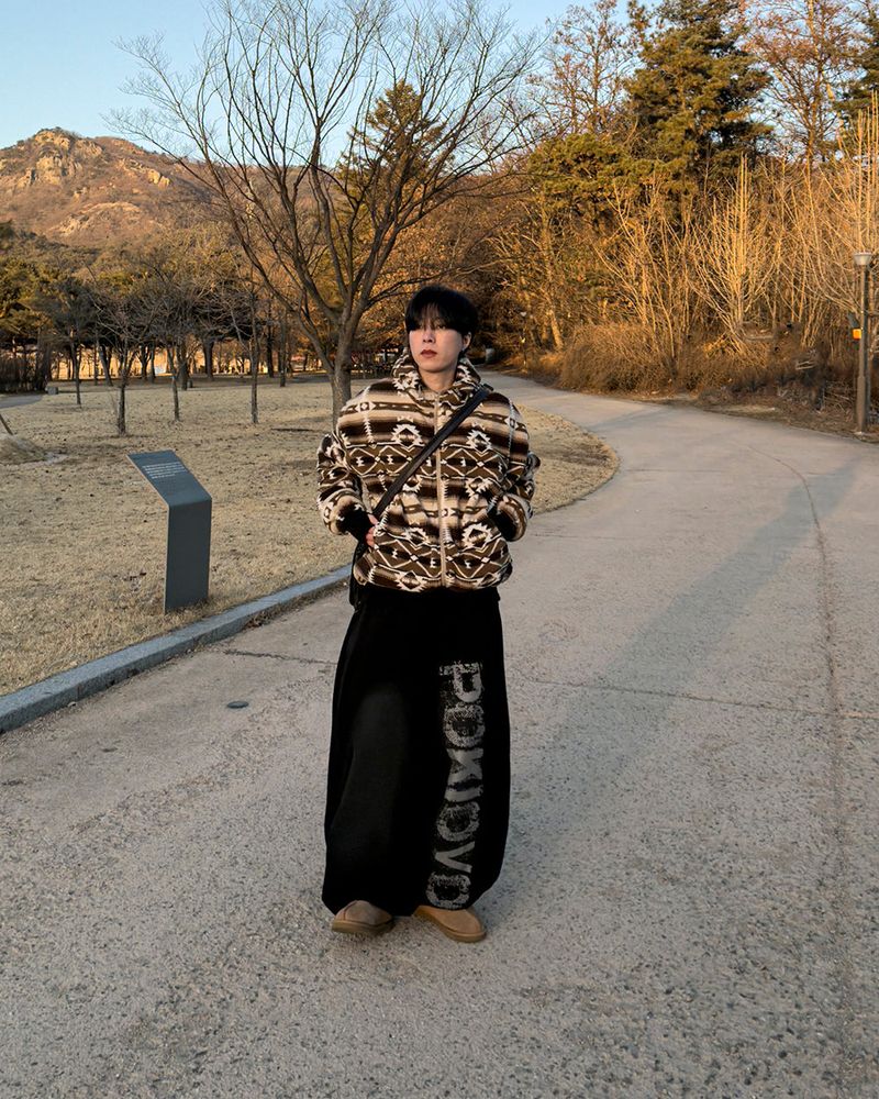 Poki Big Wide Lettering Sweat Pants