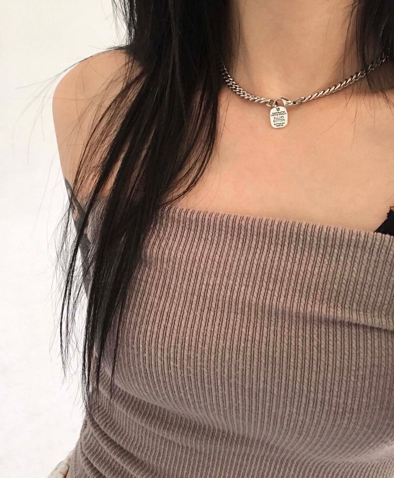 button chain choker
