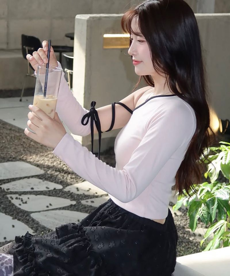 cattline(カトリーヌ)の「Strap Off Shoulder Warmer T-shirt Pink(Tops)」
